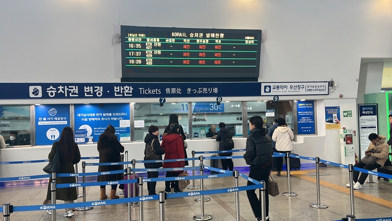 (사진촬영=한국방송뉴스 통신사) 서울역 승차권 매표창구의 모습