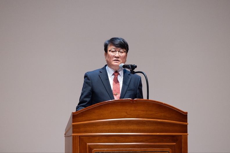 (사진자료=대전 행복교육이음공동체) 오석진 대표가 인사를 하고 있다.