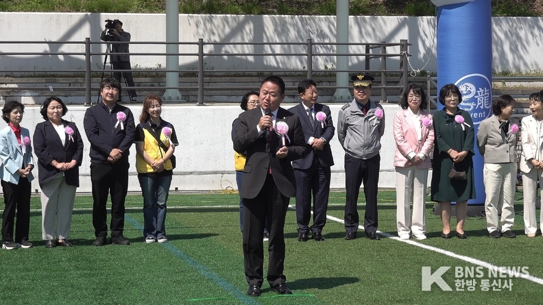 (사진촬영=한국방송뉴스 통신사) 가평군의회 김경수 의장이 축사를 건네고 있는 모습.