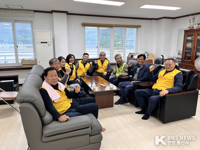 (사진촬영=한국방송뉴스 통신사) 경북 안동 임하1리를 찾은 한국실버천사봉사단의 모습.