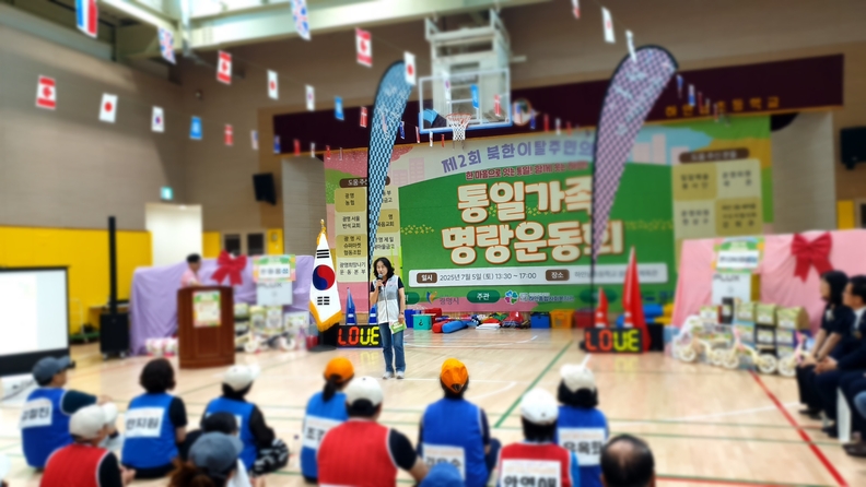 사진촬영=신유철 기자// 인사말과 개회선포식하는 김재란관장
