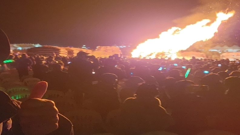 사진촬영=신유철 기자// 등불점화를 시작으로 화려한 개막식이 열리고있는 제주 들불 축제 달집태우기 행사장