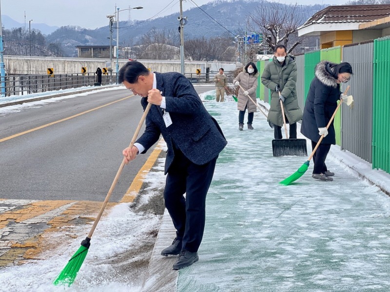 [크기변환]03 내 집앞 눈치우기동참.jpg