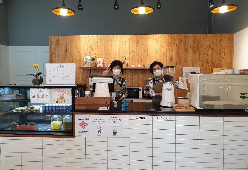 순천시 노인일자리 사업 어르신 활동(시장형_드림애카페).jpg