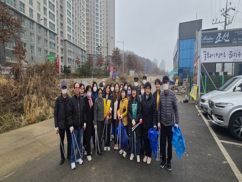 3-1. 마산동 통장협의회 봄맞이 환경정화 활동.jpg