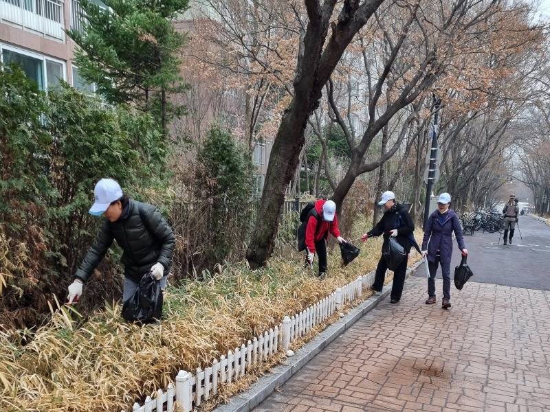 과천시 중앙동 통장단, ‘봄맞이 대청소’ 실시.jpg