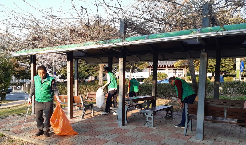 8 여서동 새마을협의회 새봄맞이 청결활동.jpg