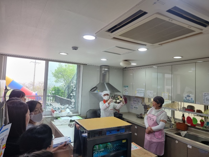 3. 동해시 어린이급식관리지원센터, 부모 현장 참관 프로그램 운영 (1).jpg