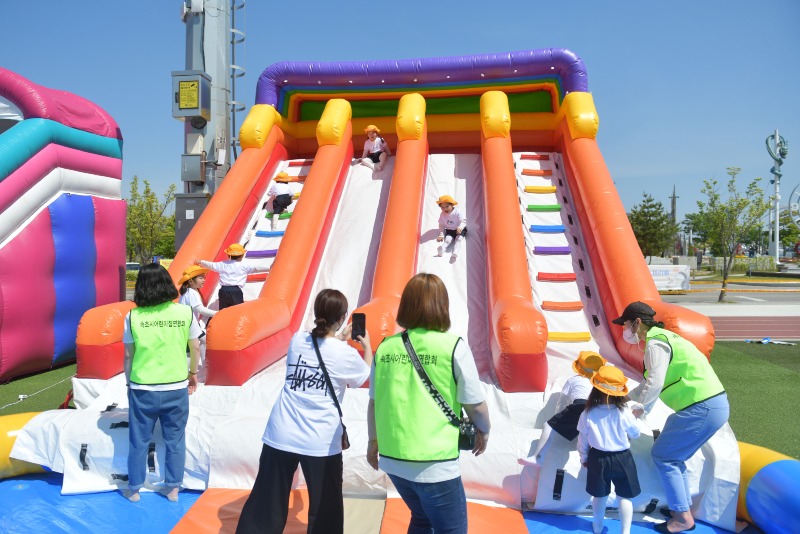 수정됨_20230503제15회 어린이집 새싹축제5491.jpg