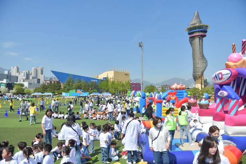 수정됨_20230503제15회 어린이집 새싹축제5481.jpg
