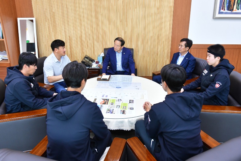 전국육상대회 입상자 환영 인사 (2).jpg