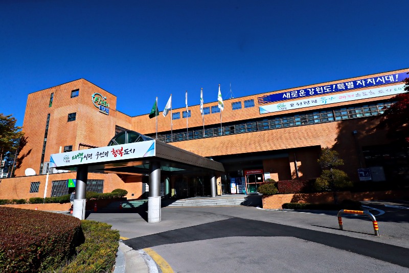 1,2,3.시청 청사 (소상공인 특례보증, 새로운시작, 꿈을 여는 나, 청년 중증장애인 자산형성사업) (1).JPG