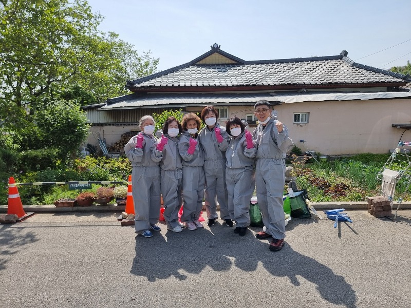 5. 송정동 새마을부녀회, 기초수급가구 주거환경개선 (2).jpg