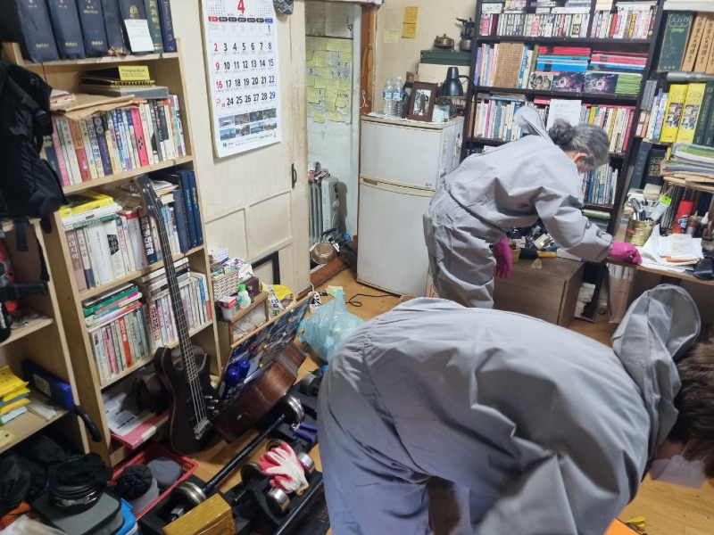 5. 송정동 새마을부녀회, 기초수급가구 주거환경개선 (1).jpg