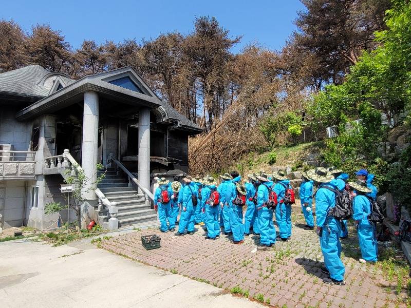산불피해복구 자원봉사활동1.jpg