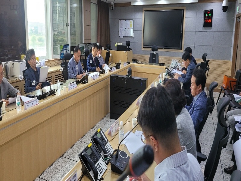 [크기변환]추가01- 여주시, 물이용상생위원회와 용인반도체클러스터 상생 협약 이행 추진상황 설명회 가져 (1).jpg
