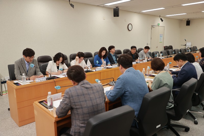 20230629 용인특례시의회 의원연구단체 용인특례시 바로알기2, 에버랜드 관계자들과 토론회 열어(2).jpg