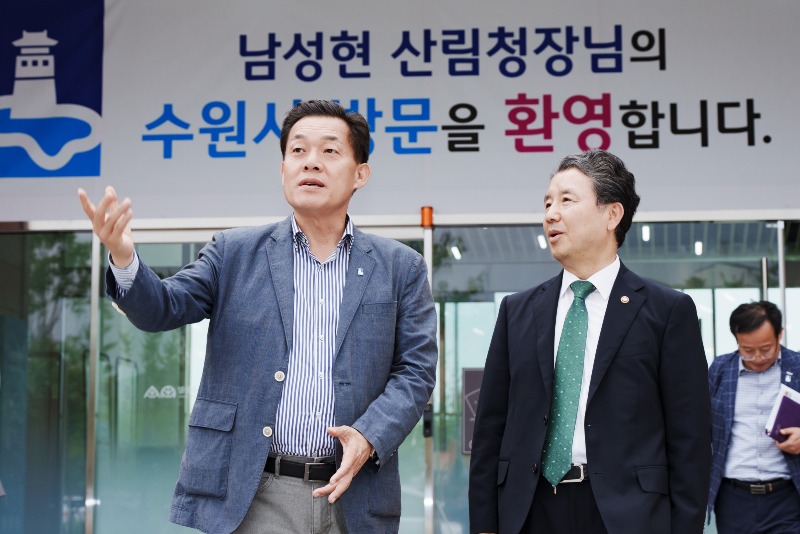 남성현 산림청장,수원시 산림·녹지분야 사업현장 방문(2).jpg