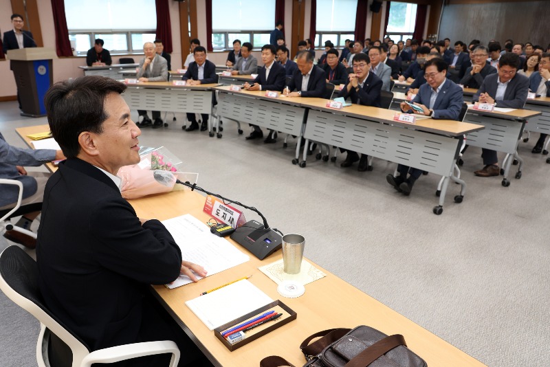 4.-2 (사진) 강원특별자치도 7월 직원 조회.jpg