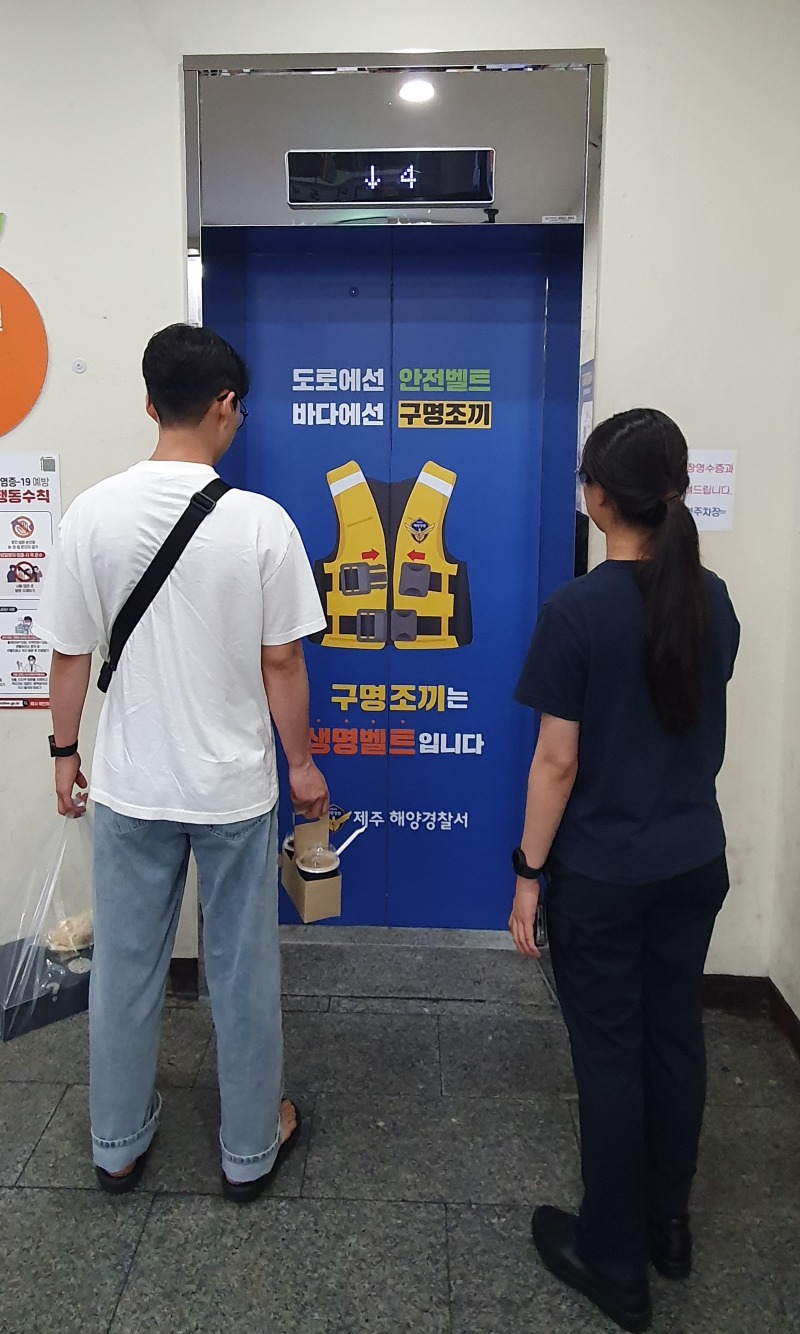 사본 -동문시장 엘리베이터 사진.jpg