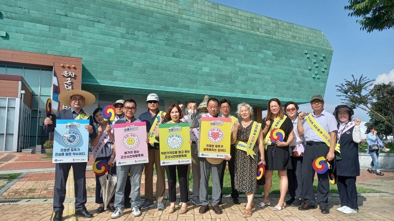 [관광진흥과]친절 청결 건전 축제 캠페인 활동.jpg