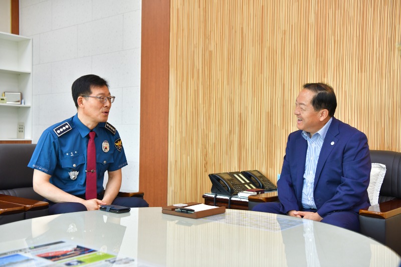 손창권 속초경찰서장 접견 (2).jpg