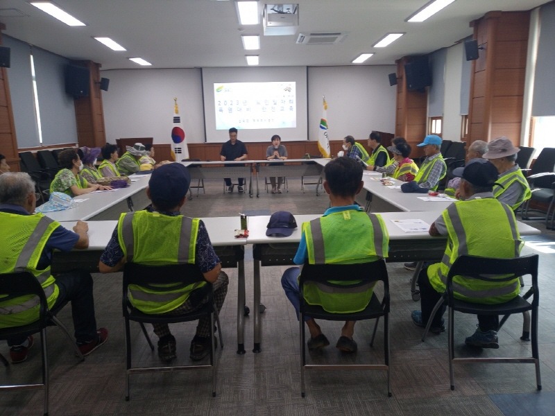 [크기변환]지역03-산북면 2023년 노인일자리 사업 폭염 대비 안전교 2(노인일자리).jpg