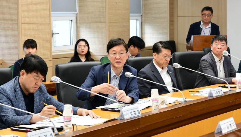 20. 미래의 중심 안산, 신도시 조성 박차… 활력 넘치는 도시 기대 (이민근안산시장, 교통인프라 확충...교통과 생활이 편리한 명품 신도시 조성할 것).jpeg