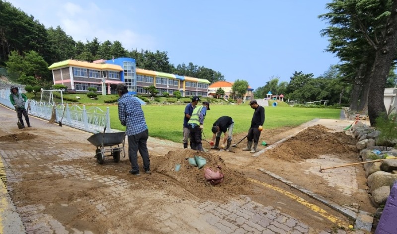 [0814]3.사진자료(도교육청, 제6호 태풍 카눈 피해학교 현장 조사 실시)(2).jpeg