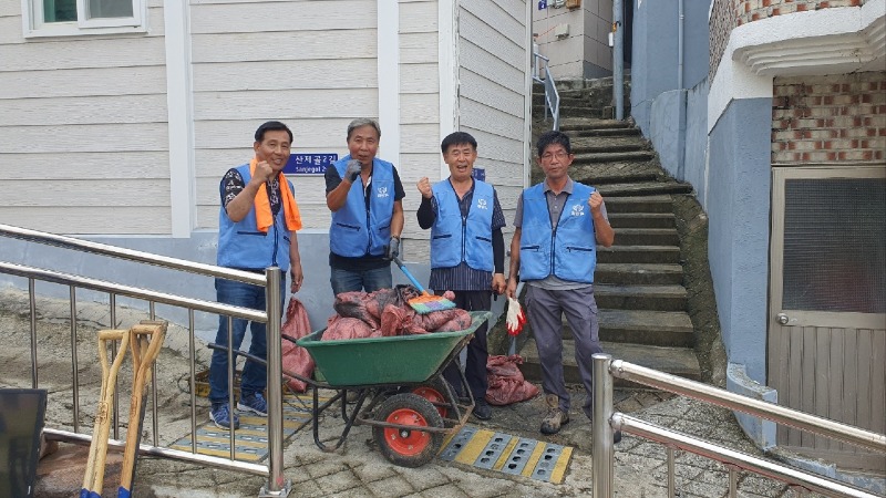 5. 원봉회, 태풍피해 독거노인가구 수해 복구 봉사 활동 (2).jpg