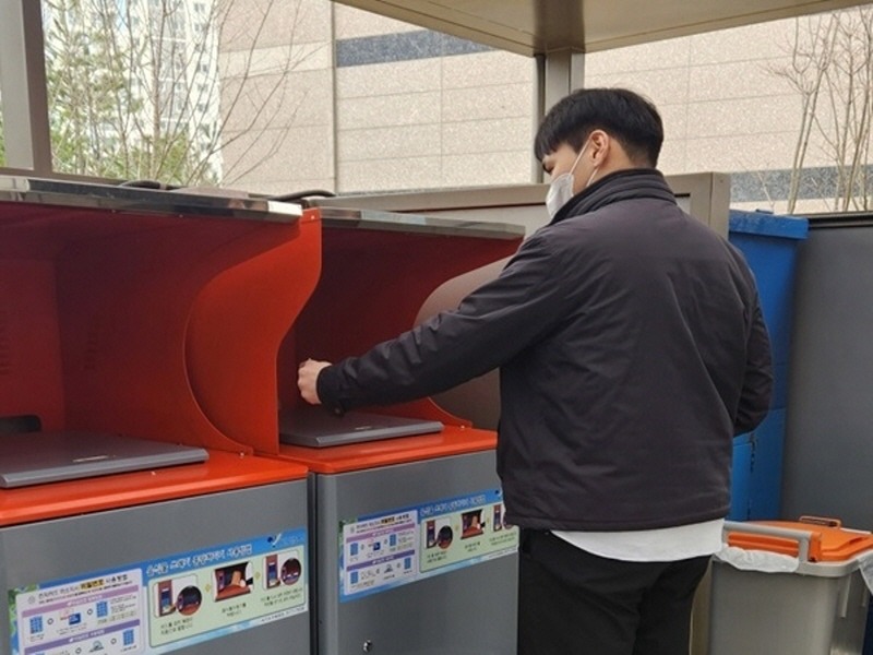 1.[기획] 고양시, 순환경제 체계 구축 (10)무선인식 음식물쓰레기 종량기.jpg