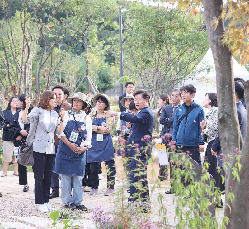 사본 -(광명2)광명시와 경기도가 공동 주최하는 제11회 경기정원문화박람회가 지난 6일 광명시 일직동 새빛공원에서 막을 올렸다.jpg