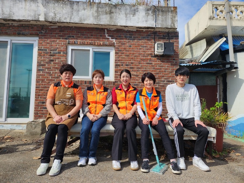 5. 동해소방서와 동해여성의용소방대 주거환경개선 활동 펼쳐 (2).jpg