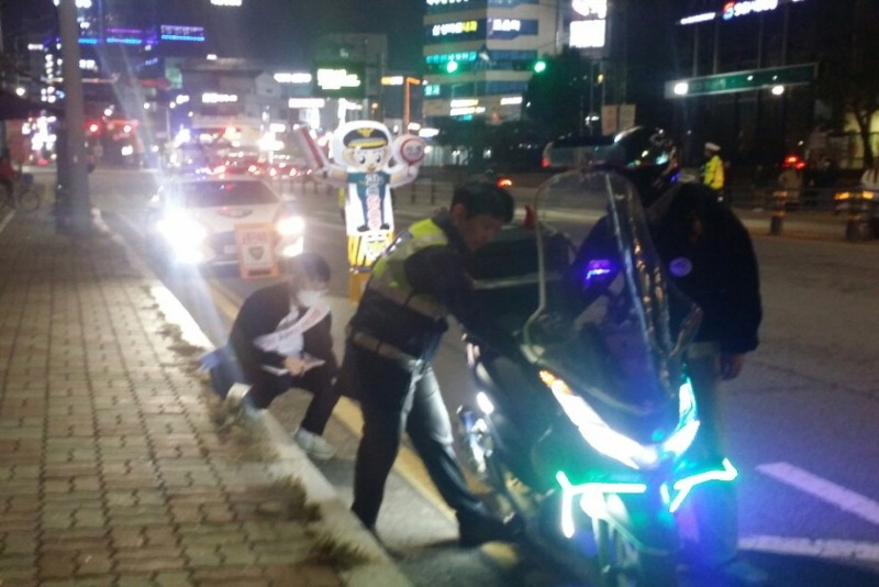 8.환경관리과(야간 합동단속 불법 이륜자동차 41건 적발).jpg