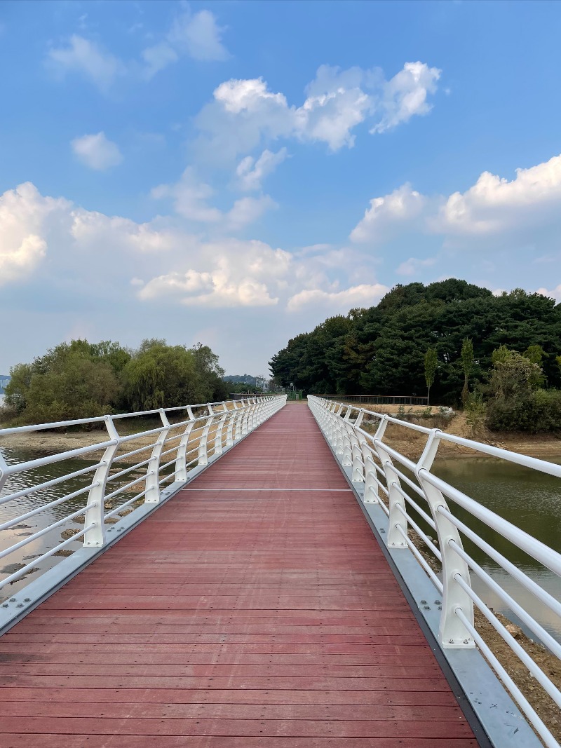 사본 -2-2. 용인특례시가 총연장 10km에 달하는 기흥구 공세동 일대 기흥저수지 순환산책로 마지막 구간의 조성을 마무리했다..jpg