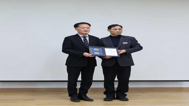 [크기변환](사진)3. 공단, 맑은 하천 사회공헌사업 경기지사 표창 수상.JPG
