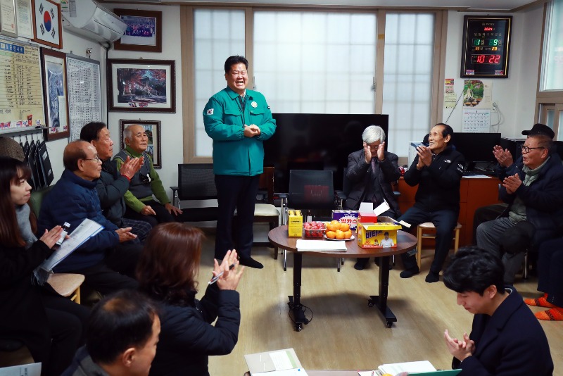 이상호 태백시장 설명절을 맞아 관내 105개소 경로당 방문, 현장 소통행정 실천(2).jpg
