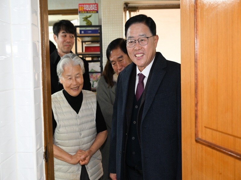 1.12. - 강수현 양주시장, 주거 취약계층 집수리 지원사업 대상 가구 방문… 민생 현장서 목소리 귀 기울여2.jpg