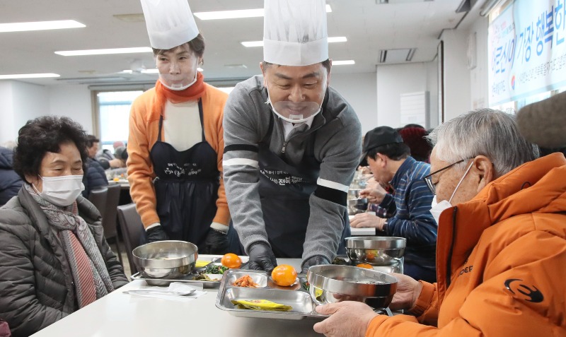 2024-01-16 신년맞이 어르신 섬김 떡국나눔 행사-22.jpg