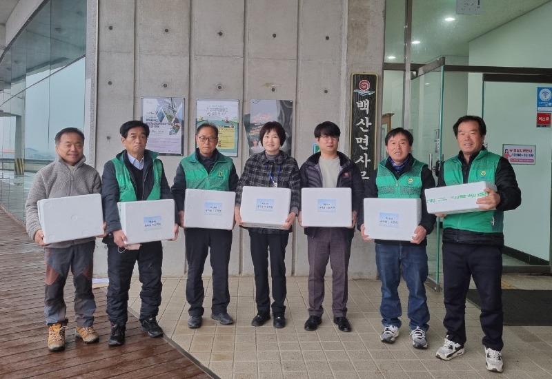 부안 백산면 새마을남녀지도자회, 경로당 떡국떡 나눔 봉사1.jpg