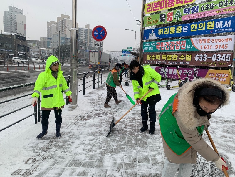 부발자율방재단 제설작업.jpg