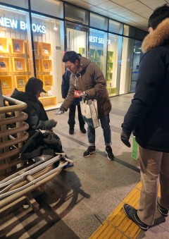 2.복지정책과(매서운 추위 민관 합동 아웃리치로 노숙인 보호 강화).jpg