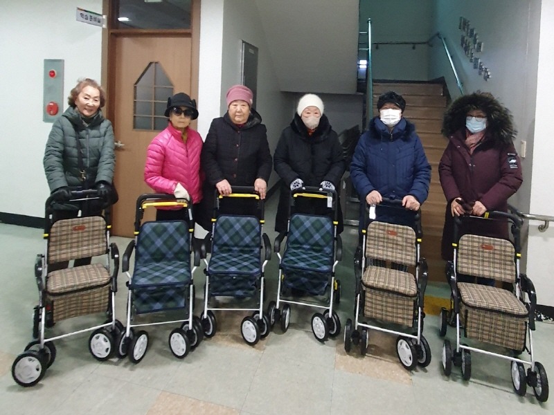 103.안산시, 한두건설(주)로부터 보행보조기, 휠체어 기탁 받아.jpg