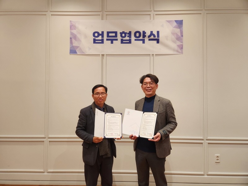 4 평택시가족센터 아쿠아필드 안성 지역사회 복지 증진을 위한 업무협약 체결.jpg