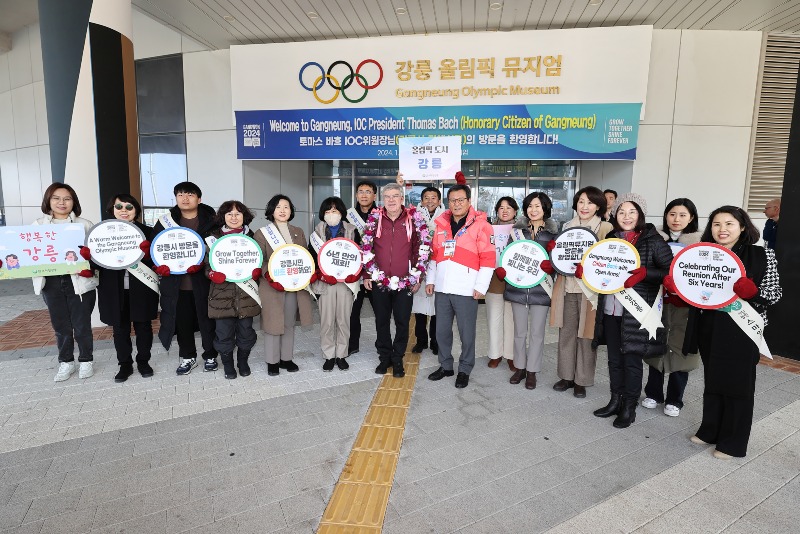 강릉시 명예시민 토마스 바흐 IOC위원장  강릉올림픽뮤지엄 방문 03.JPG