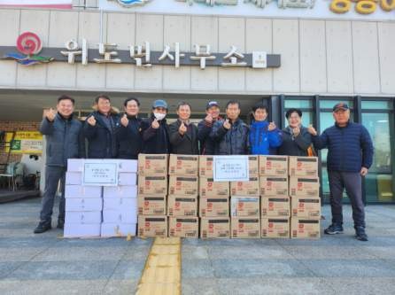 위도사랑회, 부안 위도면 경로당 설 명절 음식 기탁.jpeg