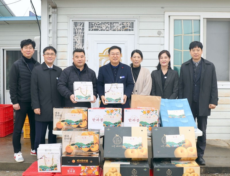 2.사진자료(영광군, 설맞이 어려운 이웃 및 사회복지시설 위문) (2).JPG