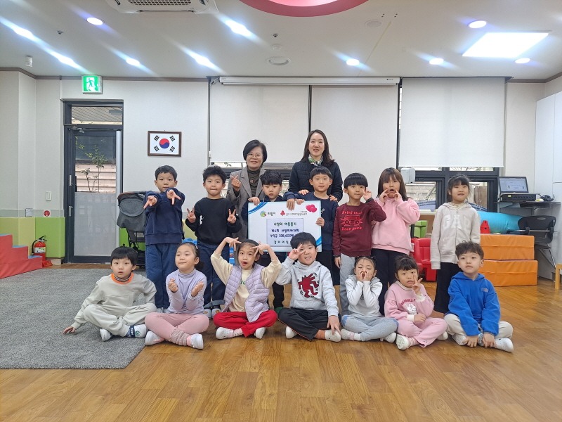 2.(사진)갈미어린이집 사랑의 바자회(1).jpg