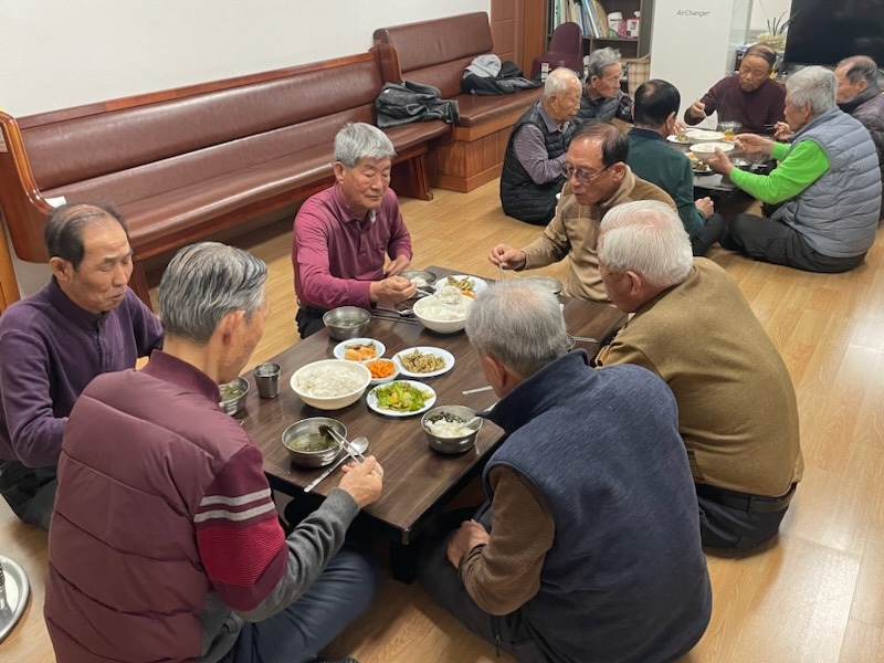 [크기변환]05 양평군 개군면 식사 제공 우수 경로당 조사.jpg
