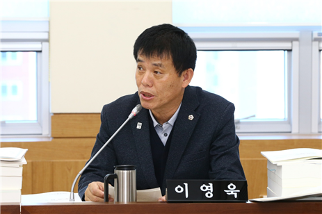 이영욱강원도의원교육위부위원장.png